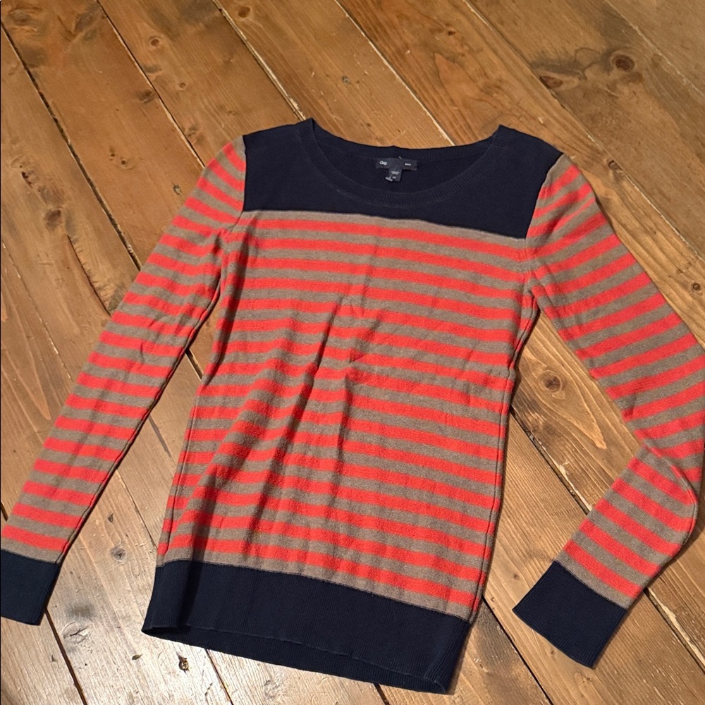 GAP Navy Yoke Red and Gray Striped Crewneck Sweater